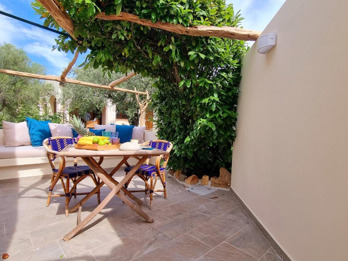 Stazzo San Teodoro Il Ginepro Piscina Condivisa Apartment Exterior photo