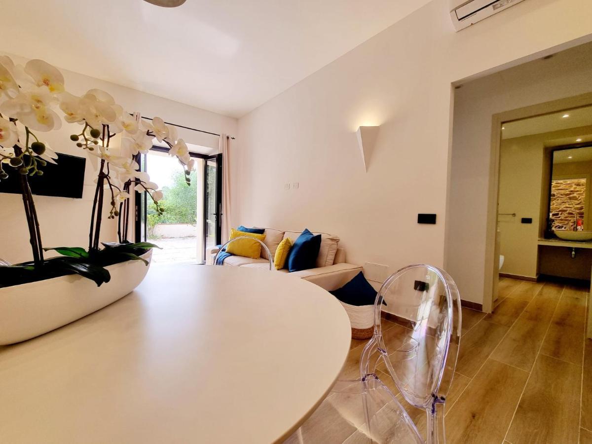 Stazzo San Teodoro Il Ginepro Piscina Condivisa Apartment Exterior photo